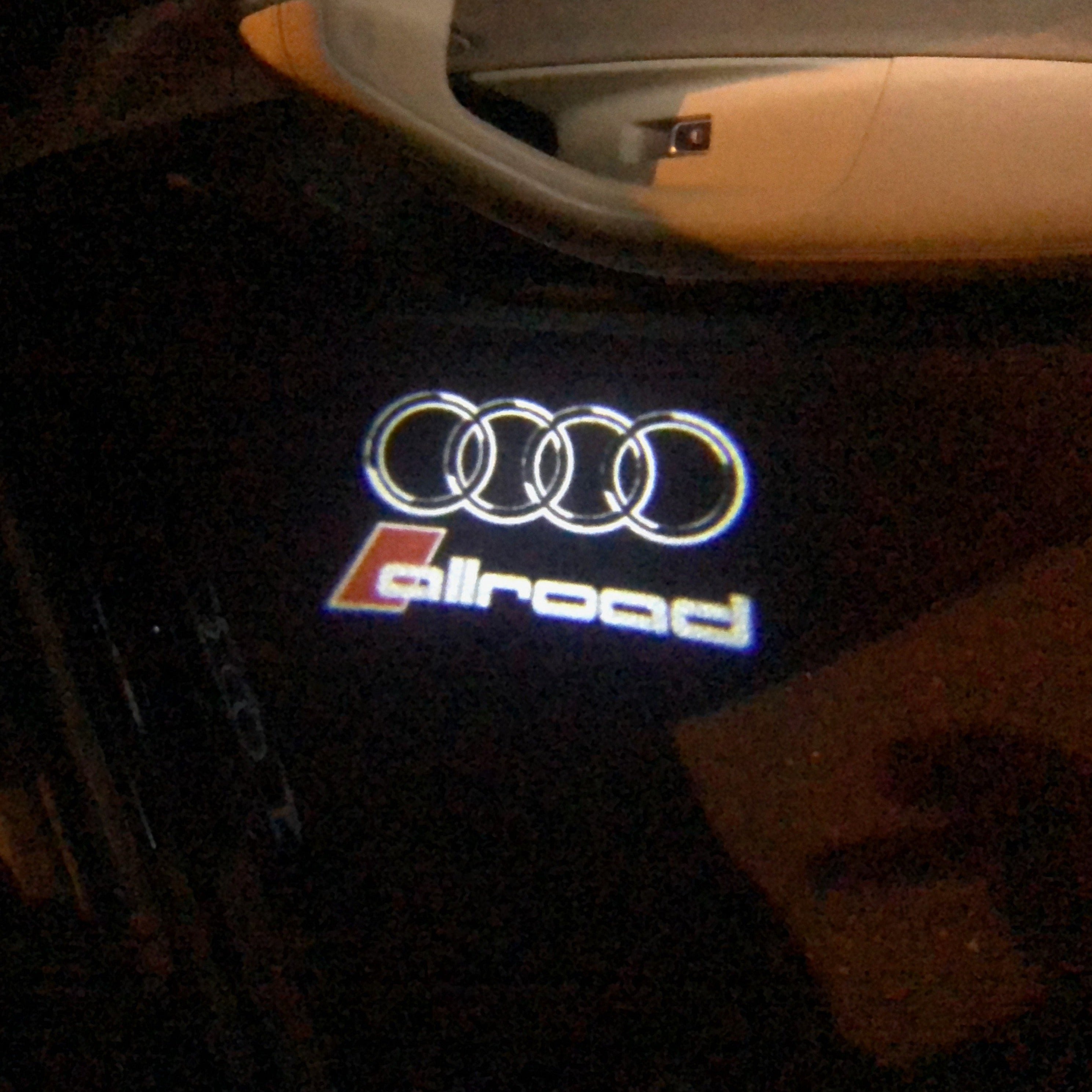 AUDI LOGO PROJECTOT LIGHTS Nr.146 (الكمية 1 = 2 Logo Films /2 أضواء الباب)