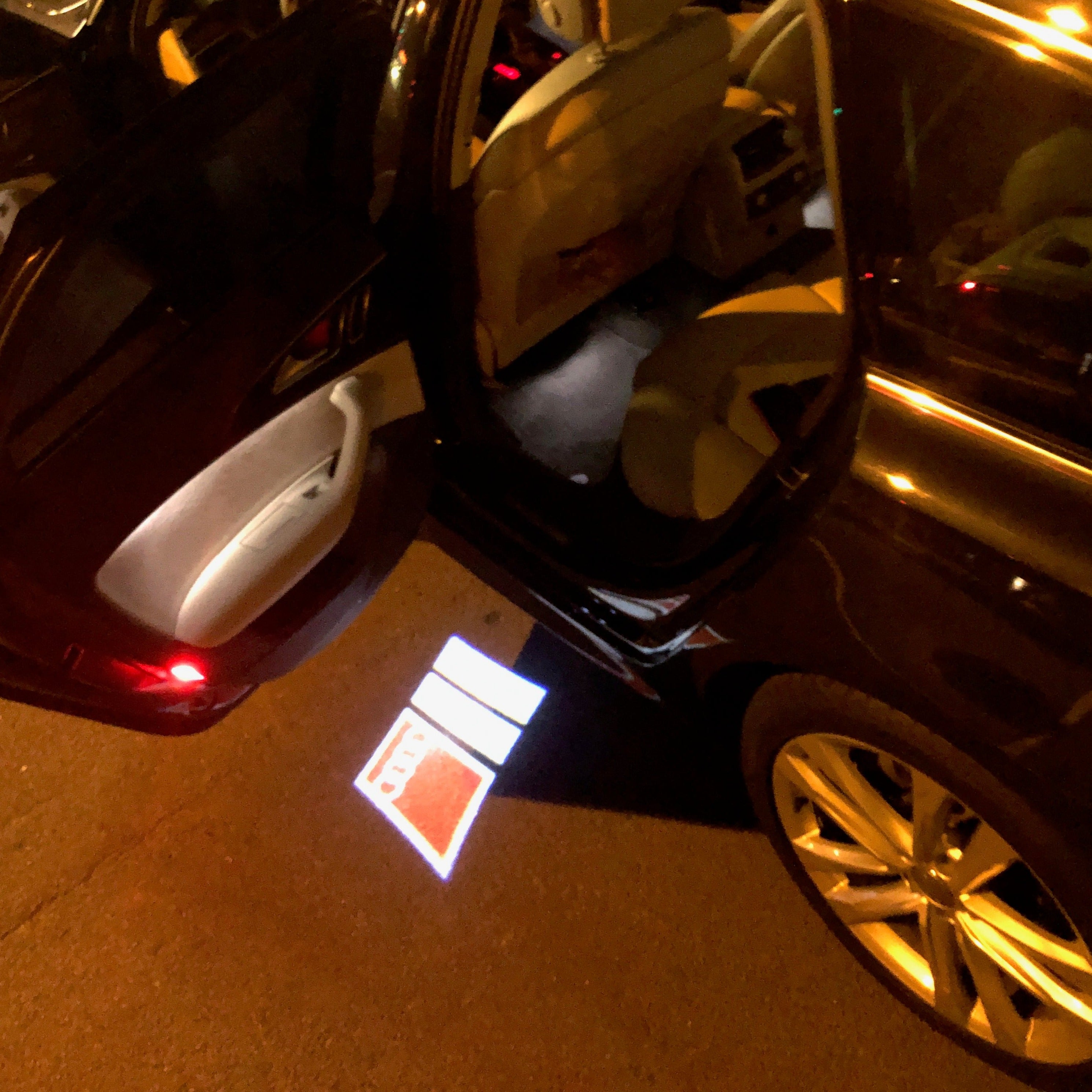 AUDI LOGO PROJECTOT LIGHTS Nr.103 (الكمية 1 = 2 Logo Films /2 أضواء الباب)