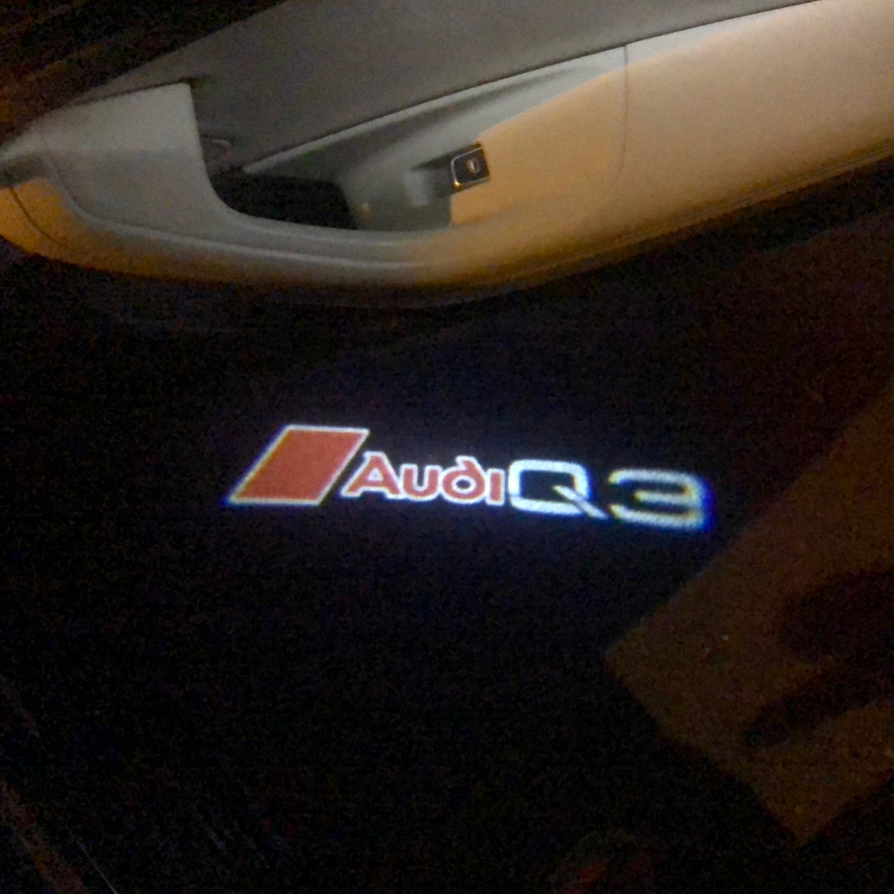 AUDI LOGO PROJECTOT LIGHTS Nr.90 (الكمية 1 = 2 شعار الأفلام / 2 أضواء الباب)