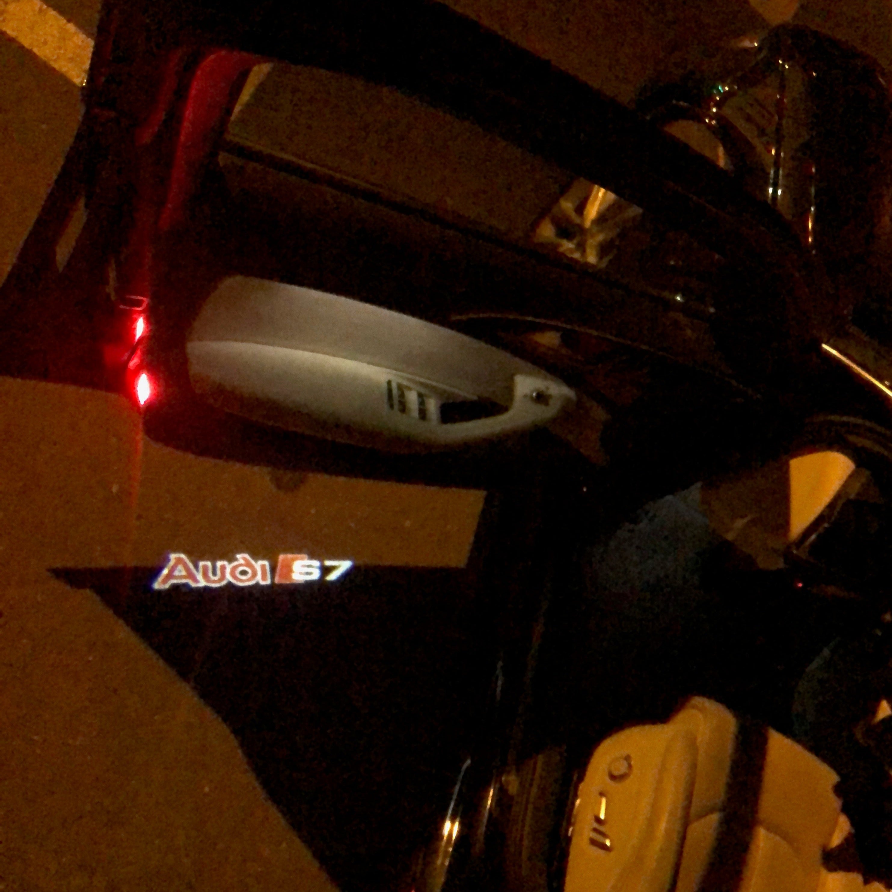 AUDI LOGO PROJECTOT LIGHTS Nr.93 (الكمية 1 = 2 Logo Films /2 أضواء الباب)