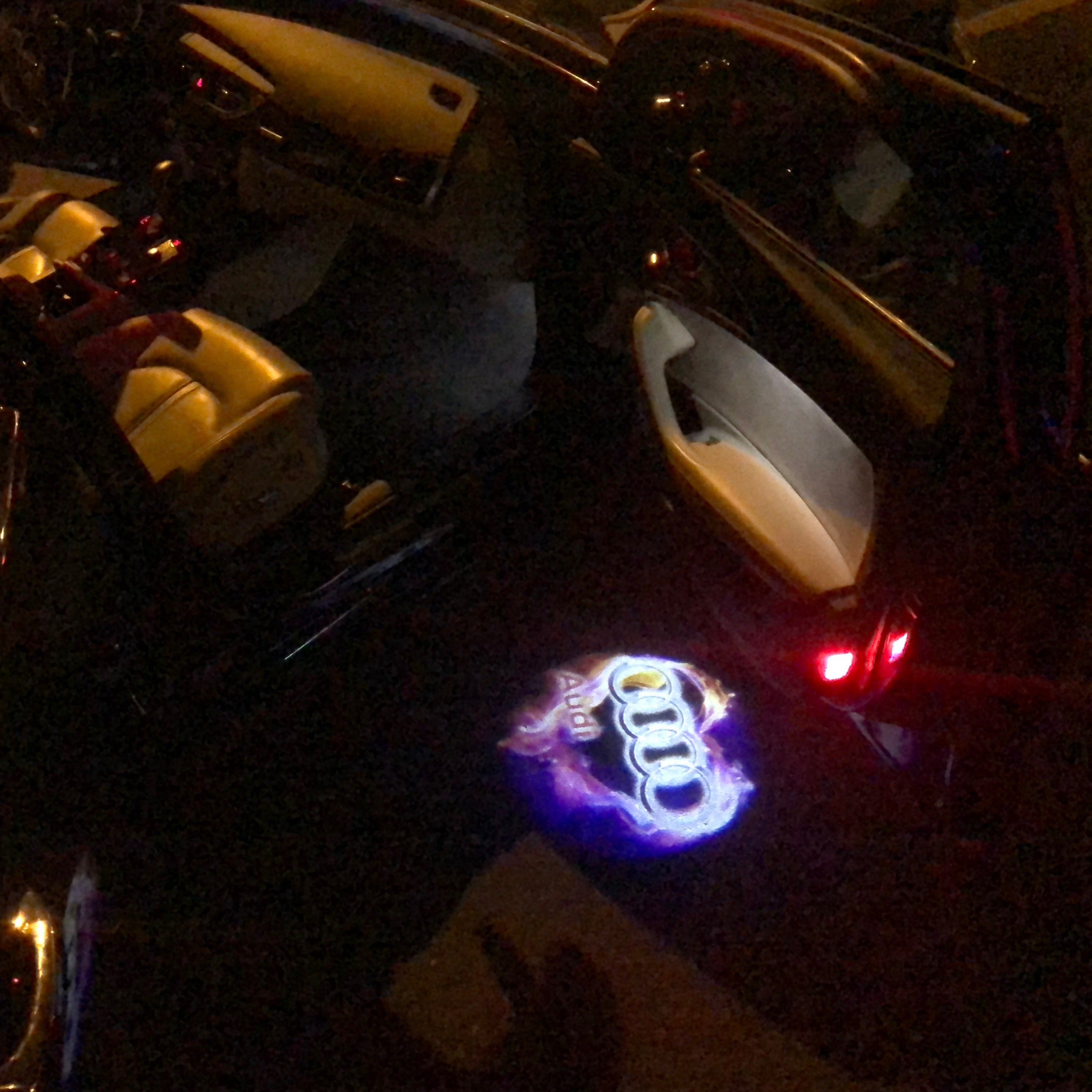 AUDI LOGO PROJECTOT LIGHTS Nr.20 (الكمية 1 = 2 Logo Films /2 أضواء الباب)