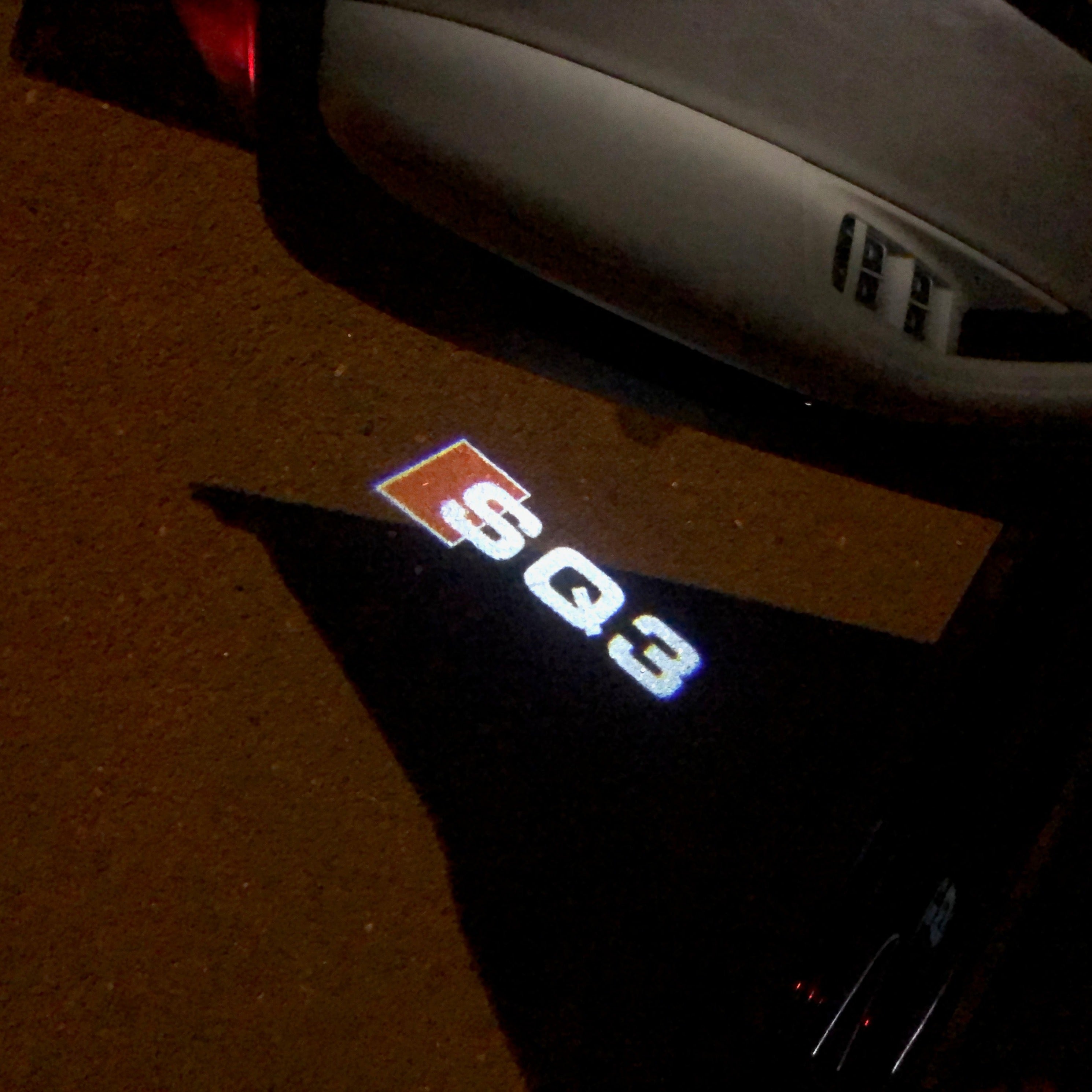 أضواء جهاز عرض شعار AUDI رقم 57 (الكمية 1 = 2 فيلم شعار / 2 مصباح باب)