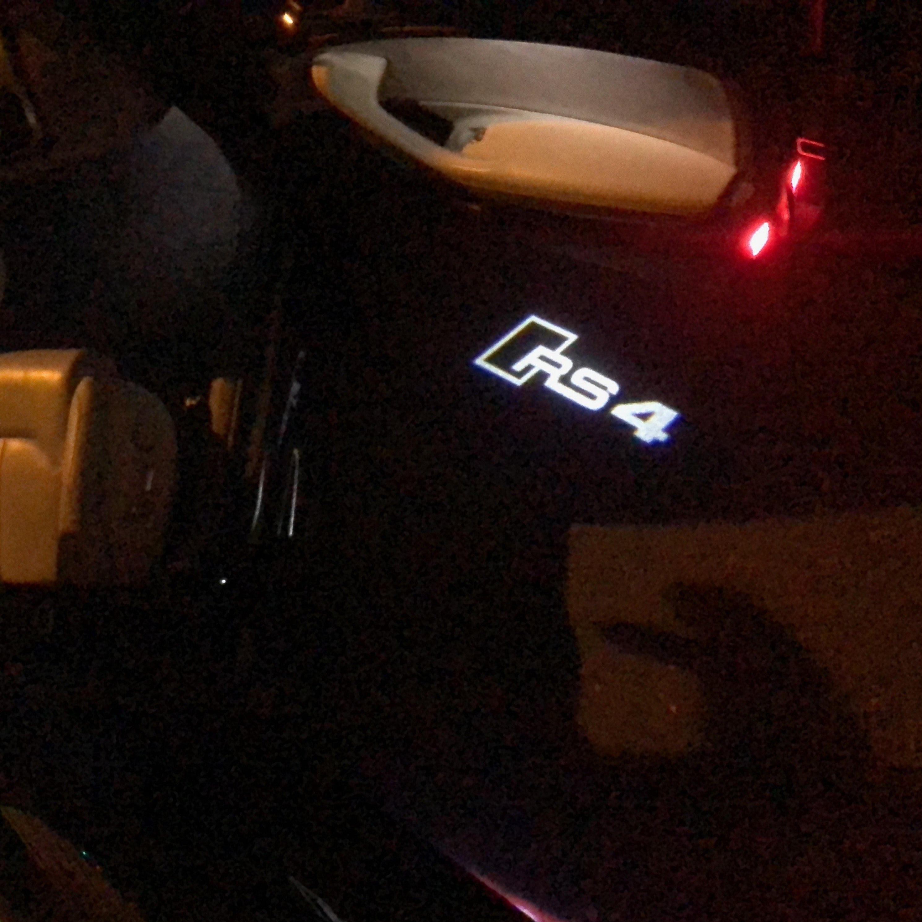 LUCI PROIETTORI LOGO AUDI Nr.118 (quantità 1 = 2 Pellicole Logo / 2 luci porta)