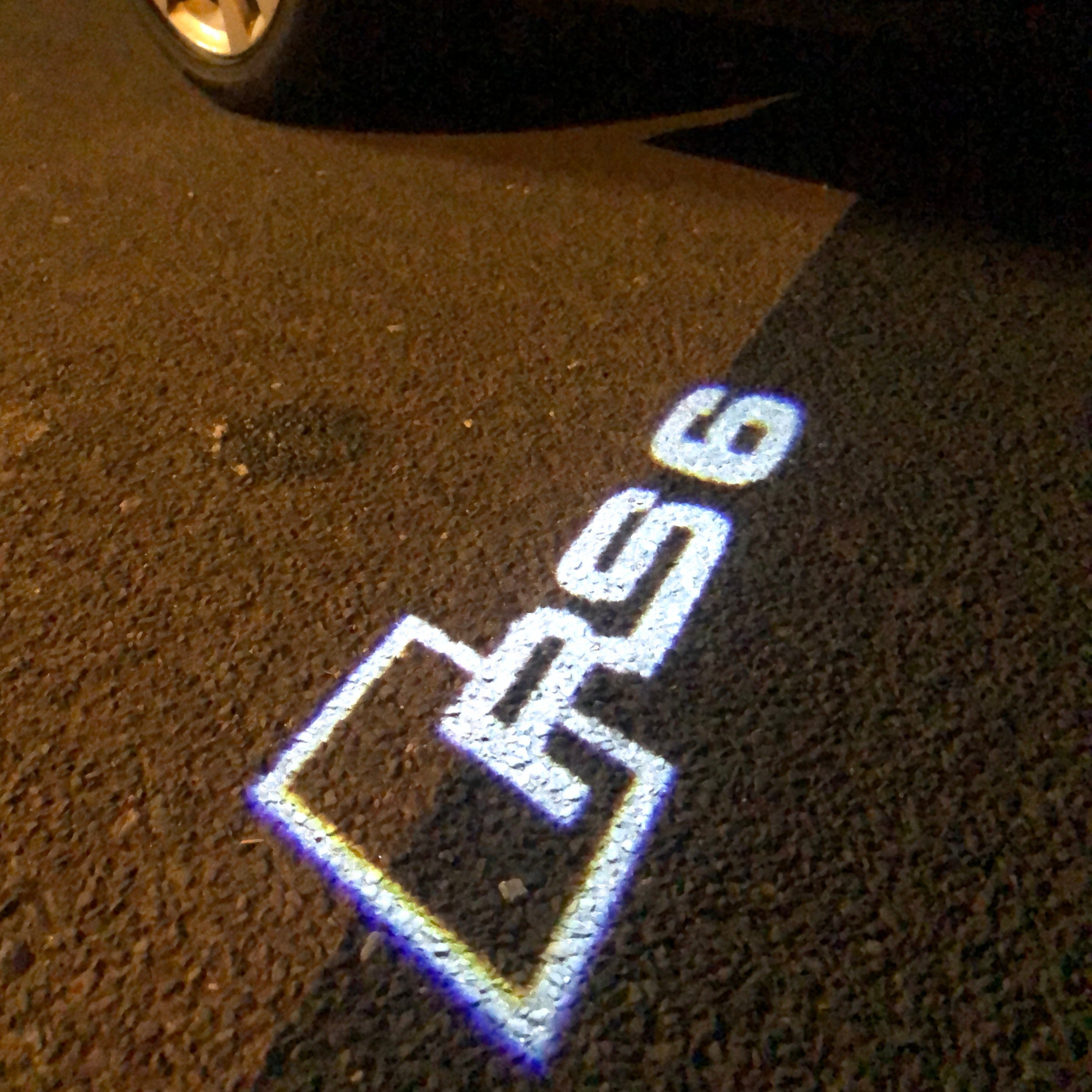 AUDI LOGO PROJECTOT LIGHTS Nr.122 (Menge 1 = 2 Logofolien /2 Türleuchten)