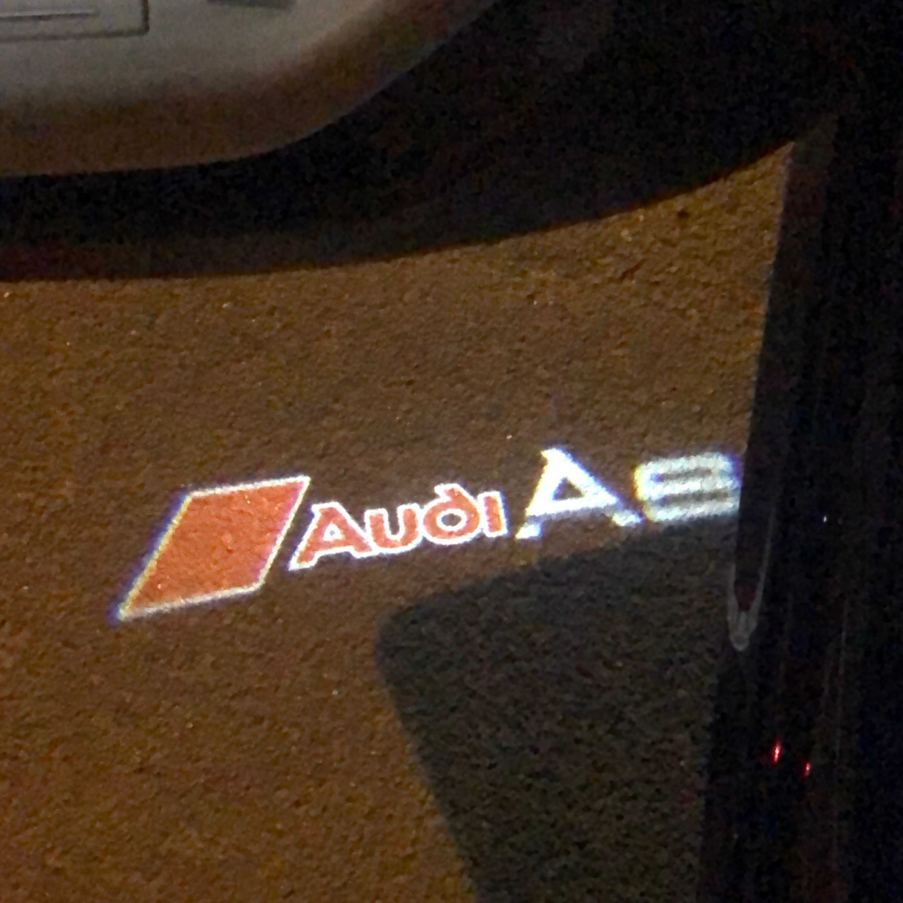 AUDI LOGO PROJECTOT LIGHTS Nr.40 (Menge 1 = 2 Logofolien /2 Türleuchten)