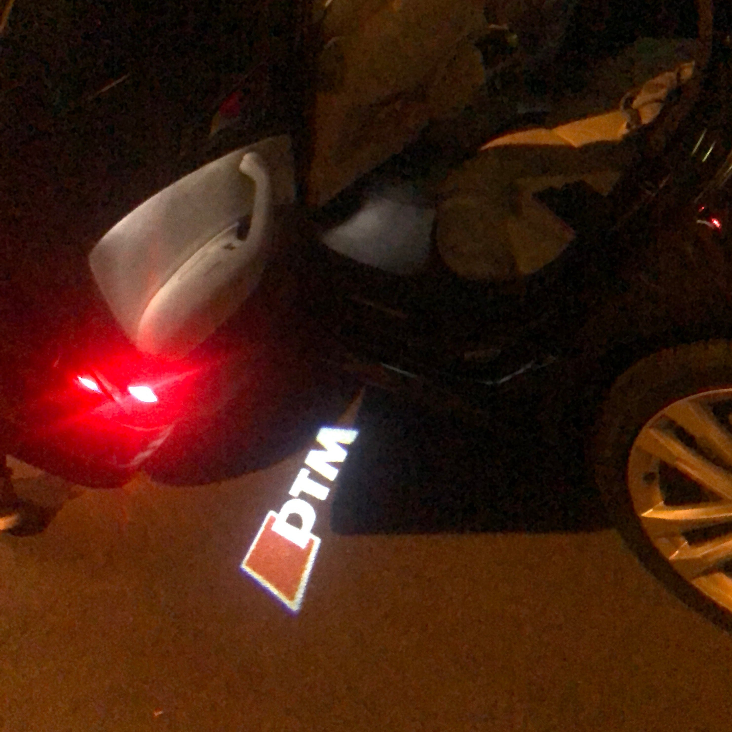 AUDI LOGO PROJECTOT LIGHTS Nr.113 (الكمية 1 = 2 Logo Films /2 أضواء الباب)