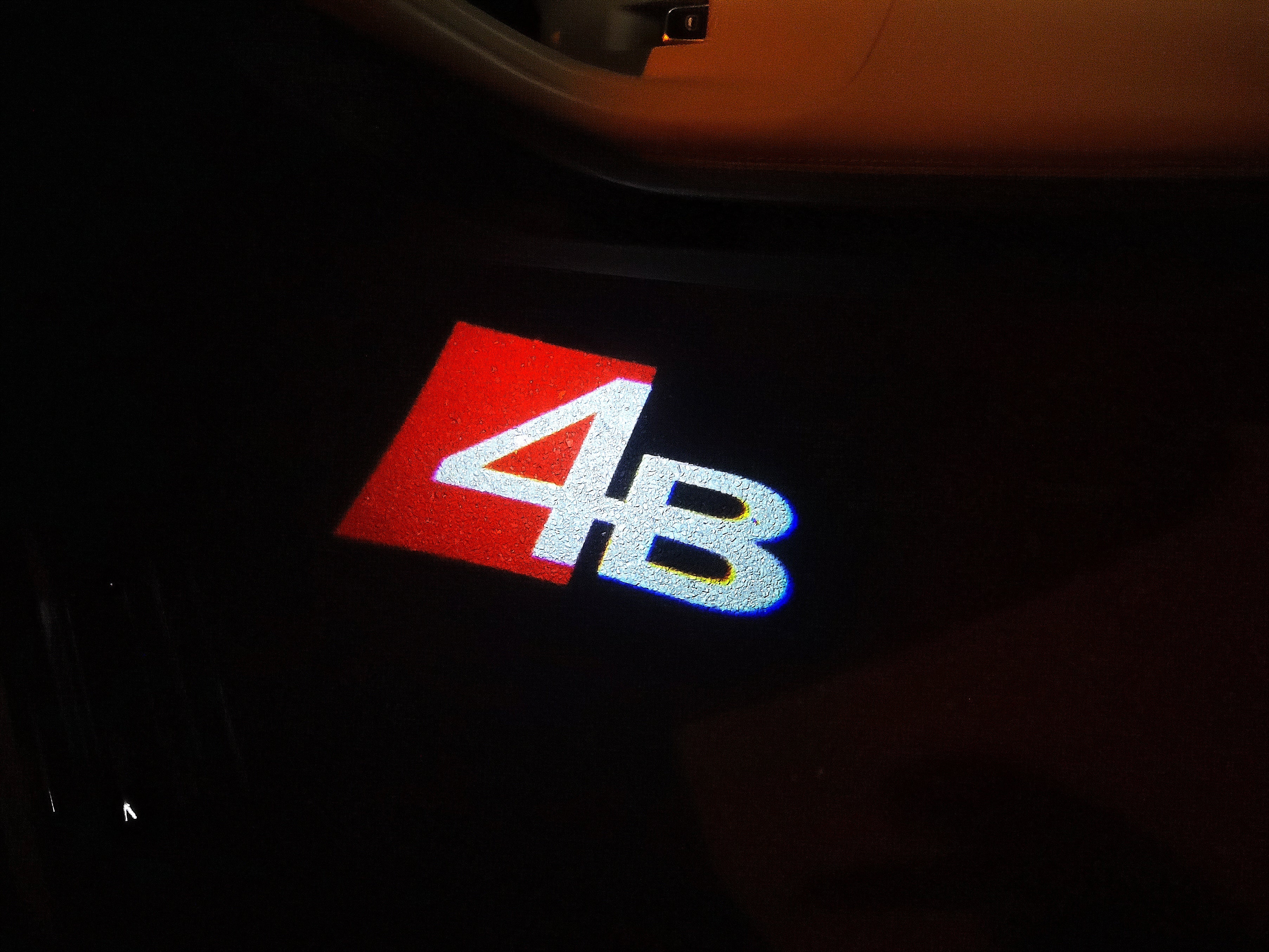 AUDI LOGO PROJECTOT LIGHTS Nr.115 (الكمية 1 = 1 مجموعات/2 أضواء الباب)